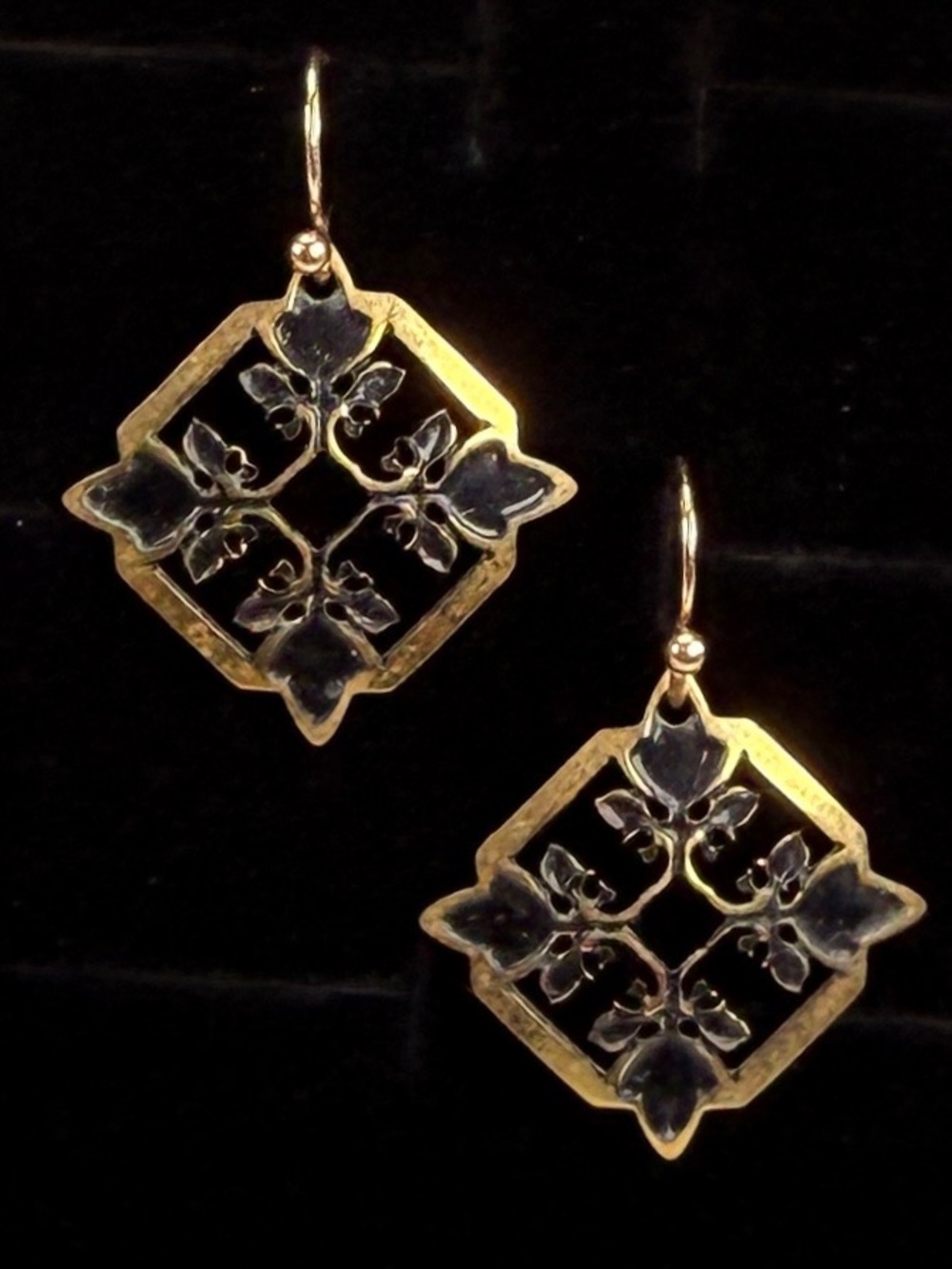 Vintage Black and Goldtone lightweight pierced Earrings